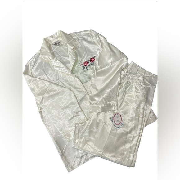 amanda stewart Other - Amanda Stewart Sears vintage Two piece satin pajama set. NWT. size PM.